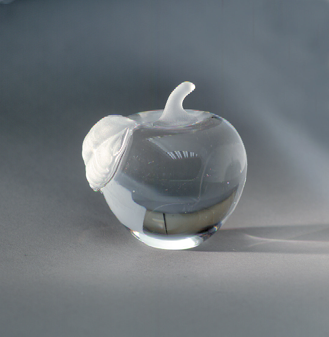 2.75" Crystal Apple Paperweight